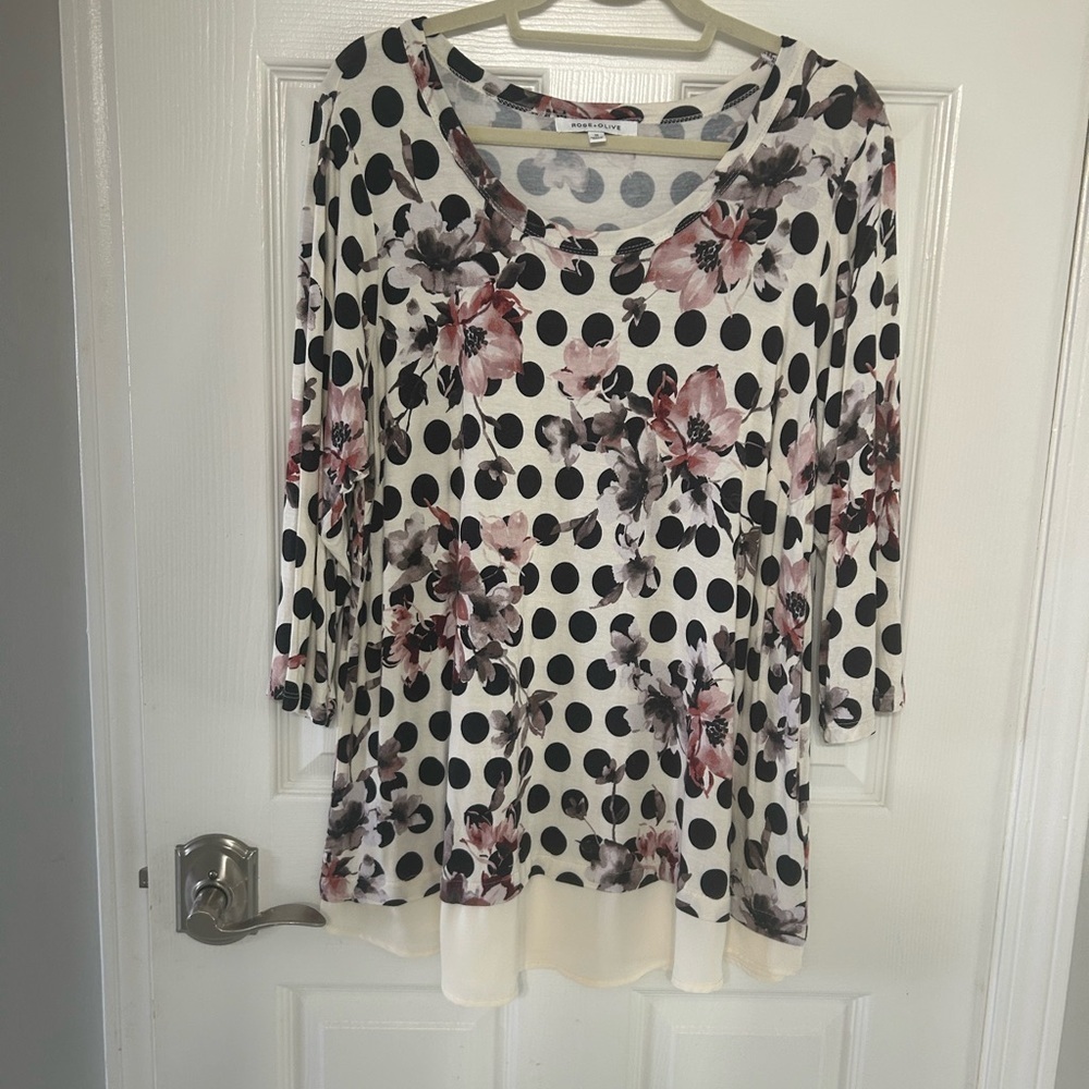 Rose & Olive Floral Top rayon 1X